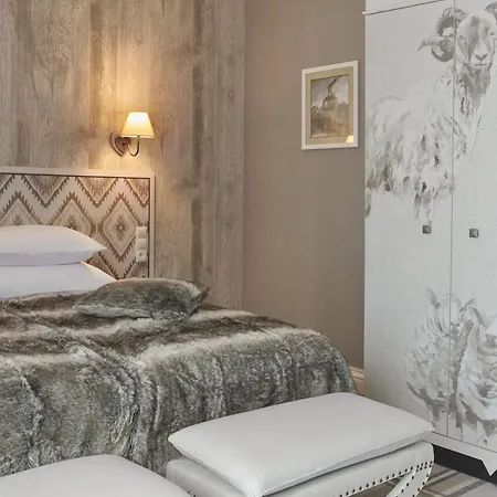 Hotel Aries & 5*